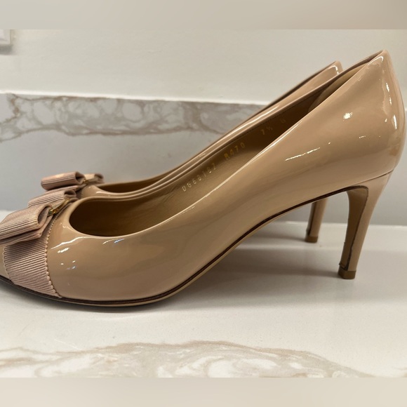 Ferragamo heels - Picture 6 of 8